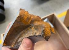 Breakage caused by incorrect use of a portable hydraulic press_4